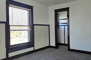 1173 W Pleasant St, Freeport, IL 61032 - Photo 12