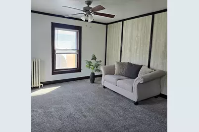 1173 W Pleasant Street, Freeport, IL 61032 - Photo 2