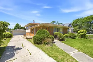 9224 Melvina Ave, Oak Lawn, IL 60453 - Photo 1