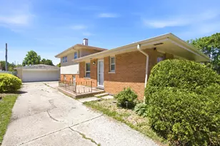9224 Melvina Ave, Oak Lawn, IL 60453 - Photo 2