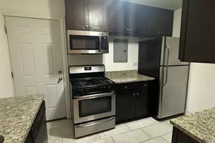 2333 W Farwell Ave, Chicago, IL 60645 - Photo 12