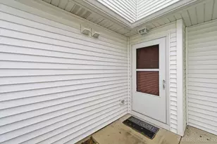 534 Mallard Ln, Sugar Grove, IL 60554 - Photo 2