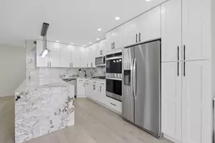 2198 N Oakbrook Cir, Palatine, IL 60074 - Photo 2