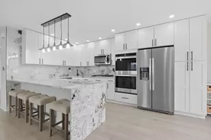 2198 N Oakbrook Cir, Palatine, IL 60074 - Photo 6