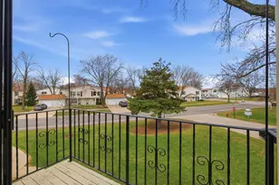 2198 N Oakbrook Cir, Palatine, IL 60074 - Photo 22