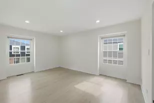 2198 N Oakbrook Cir, Palatine, IL 60074 - Photo 12
