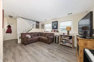 128 S Birchwood Dr, Naperville, IL 60540 - Photo 16