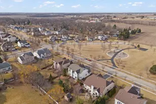 621 Western Dr, North Aurora, IL 60542 - Photo 40