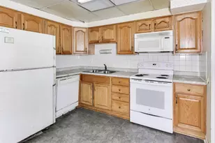 931 W Arquilla Dr, Glenwood, IL 60425 - Photo 8