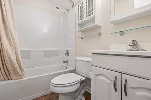 604 Woodmoor Dr, Round Lake Beach, IL 60073 - Photo 10