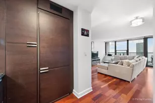 1560 N Sandburg Terrace, Chicago, IL 60610 - Photo 12