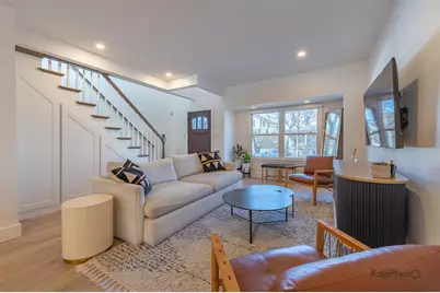 2921 N Seeley Avenue, Chicago, IL 60618 - Photo 2