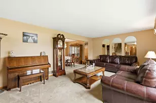 1735 Larson Ln, Roselle, IL 60172 - Photo 6