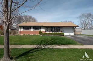 520 Glendale Ln, Hoffman Estates, IL 60169 - Photo 4