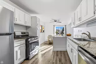 950 E Old Willow Rd, Prospect Heights, IL 60070 - Photo 8