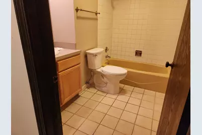 9242 Gross Point Road #107, Skokie, IL 60077 - Photo 6