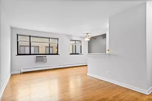 6758 N Sheridan Ave, Chicago, IL 60626 - Photo 2