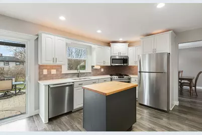 1015 Confederation Drive, Bartlett, IL 60103 - Photo 2