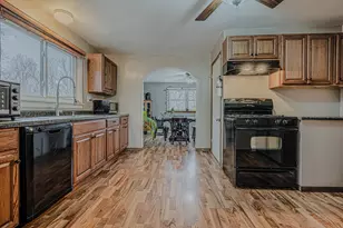 2212 Ravine Dr, Zion, IL 60099 - Photo 12