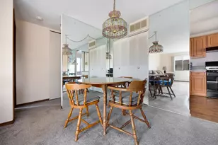 18 Dennis Ct, Schaumburg, IL 60193 - Photo 8