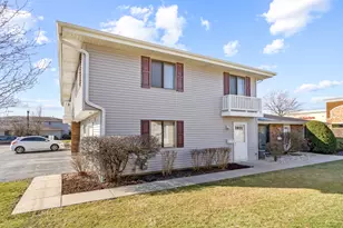 18 Dennis Ct, Schaumburg, IL 60193 - Photo 1