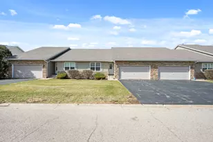 1193 Rose Dr, Sycamore, IL 60178 - Photo 2
