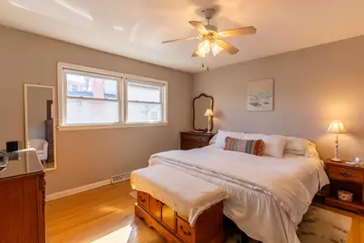 5029 N Nagle Avenue, Chicago, IL 60630 - Photo 4