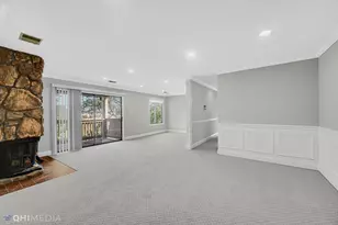 920 Surrey Dr, Schaumburg, IL 60193 - Photo 14