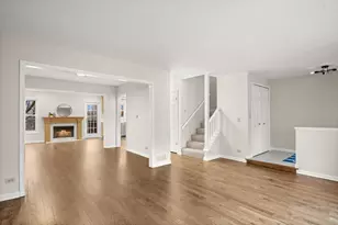 15 White Oak Cir, Saint Charles, IL 60174 - Photo 8