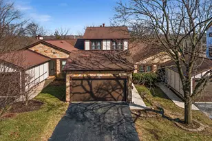 15 White Oak Cir, Saint Charles, IL 60174 - Photo 2