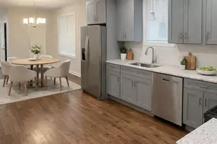 8722 S Kingston Ave, Chicago, IL 60617 - Photo 2