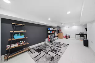 251 N Michigan Ave, Villa Park, IL 60181 - Photo 18