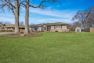 17528 Woodbrook Ln, Lockport, IL 60441 - Photo 2