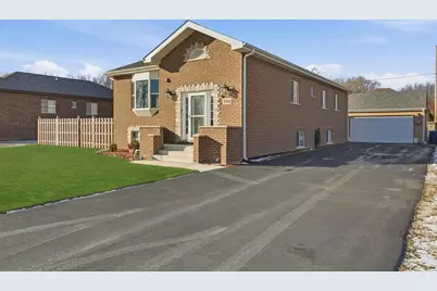 8566 S 83rd Avenue, Hickory Hills, IL 60457 - Photo 2