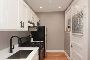 630 W Stratford Pl, Chicago, IL 60657 - Photo 2