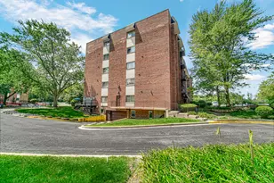 4731 St Joseph Creek Rd, Lisle, IL 60532 - Photo 20