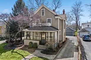 323 W Maple Ave, Libertyville, IL 60048 - Photo 2