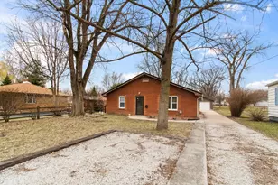 138 W 1st St, Streator, IL 61364 - Photo 2