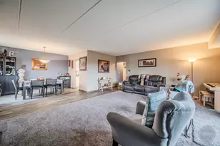 12900 W Heiden Cir, Lake Bluff, IL 60044 - Photo 10