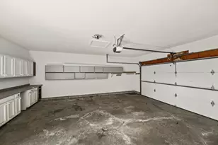 13055 W 28th St, Zion, IL 60099 - Photo 32