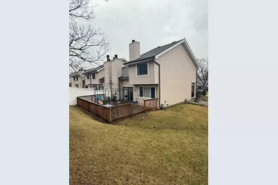 516 N Thornwood Drive, McHenry, IL 60050 - Photo 2