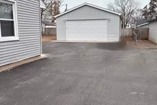 33077 Sunset Ave N, Grayslake, IL 60030 - Photo 16