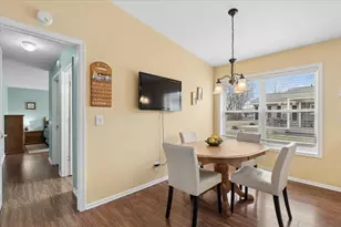 1810 Paddock Ct, Grayslake, IL 60030 - Photo 8