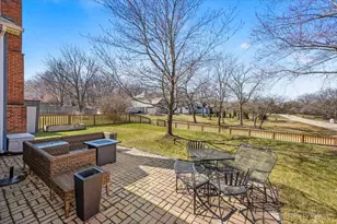 2060 Arapaho Dr, West Chicago, IL 60185 - Photo 32