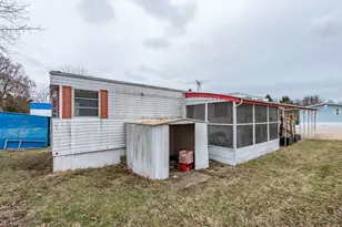 38285 N Sheridan Rd, Beach Park, IL 60087 - Photo 16