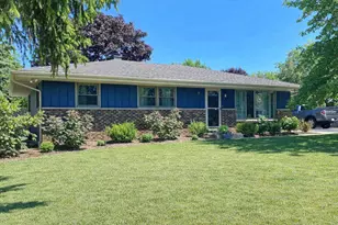 535 Thompson Ave, Winthrop Harbor, IL 60096 - Photo 1