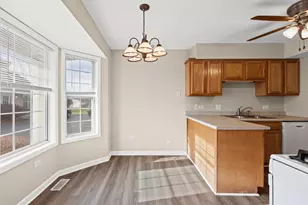 3490 Willowview Ct, Aurora, IL 60504 - Photo 4