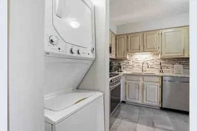 6443 Clarendon Hills Road #402, Willowbrook, IL 60527 - Photo 8