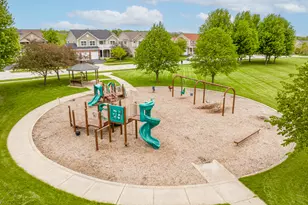 2984 Shamrock Cir, Elgin, IL 60124 - Photo 36