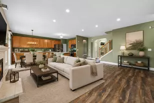 2984 Shamrock Cir, Elgin, IL 60124 - Photo 4